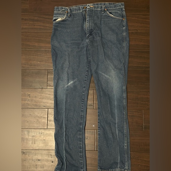 Wrangler Men's Relaxed Fit Denim Jeans - Picture 1 of 4